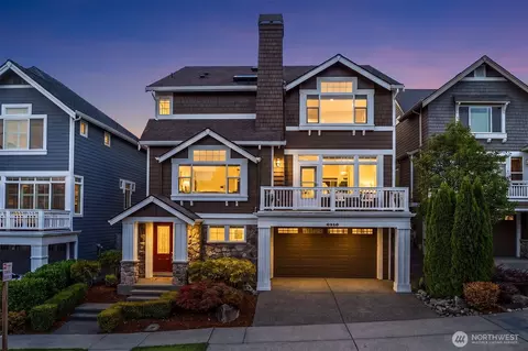 6910 Pinehurst Ave SE, Snoqualmie, WA 98065