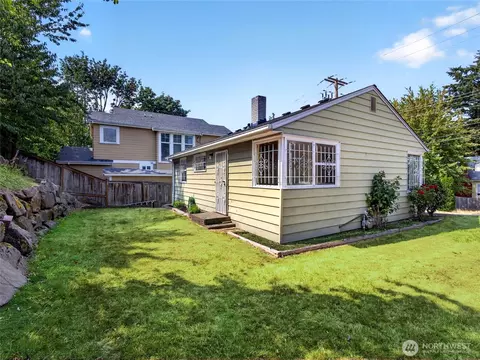 Exterior - 3011 E Pine St, Seattle, WA 98122 photo 5 of 6