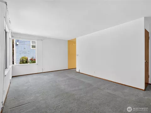 Living - 3011 E Pine St, Seattle, WA 98122 photo 2 of 3