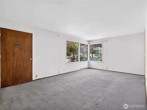 Living - 3011 E Pine St, Seattle, WA 98122 photo 1 of 3