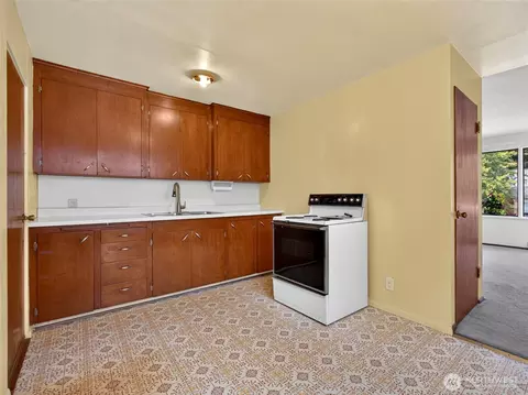 Kitchen - 3011 E Pine St, Seattle, WA 98122 photo 1 of 2