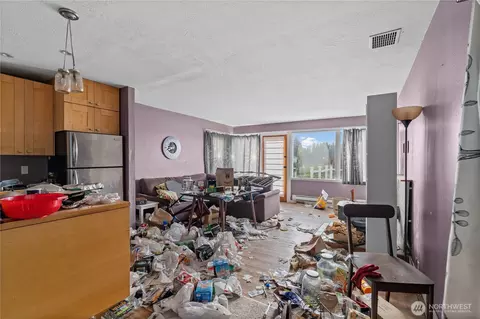 Living - 1406 119th Pl SE, Everett, WA 98208 photo 3 of 3