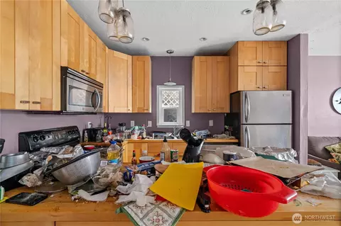 Kitchen - 1406 119th Pl SE, Everett, WA 98208 photo 3 of 3