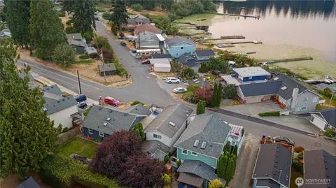 View/Area - 1406 119th Pl SE, Everett, WA 98208 photo 2 of 7