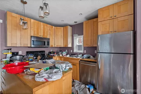 Kitchen - 1406 119th Pl SE, Everett, WA 98208 photo 2 of 3