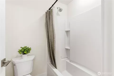 Bath - 9717 NE 182nd Pl #A, Bothell, WA 98011 photo 3 of 6