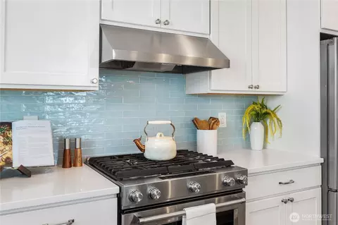 Kitchen - 9717 NE 182nd Pl #A, Bothell, WA 98011 photo 3 of 5