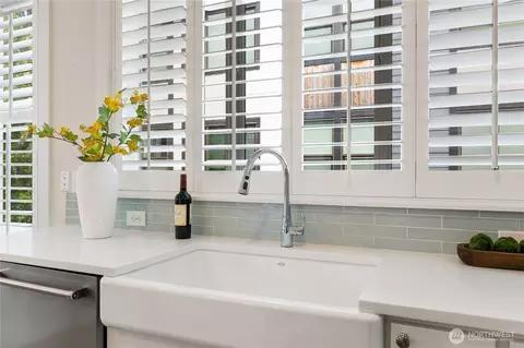 Kitchen - 9717 NE 182nd Pl #A, Bothell, WA 98011 photo 4 of 5