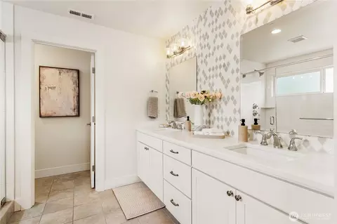Bath - 9717 NE 182nd Pl #A, Bothell, WA 98011 photo 5 of 6