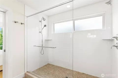 Bath - 9717 NE 182nd Pl #A, Bothell, WA 98011 photo 6 of 6