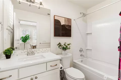 Bath - 9717 NE 182nd Pl #A, Bothell, WA 98011 photo 2 of 6