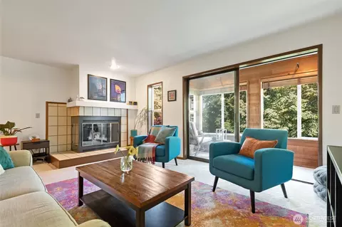 12027 15th Ave NE #304, Seattle, WA 98125