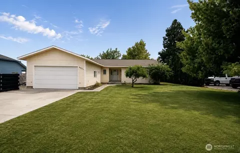 8831 NE Hillcrest Dr, Moses Lake, WA 98837