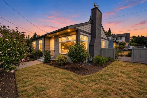 8804 5th Ave NE, Seattle, WA 98115