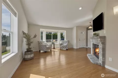 Living - 7007 198th St E, Spanaway, WA 98387 photo 2 of 3