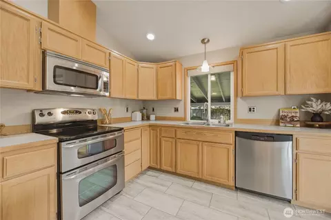 Kitchen - 7007 198th St E, Spanaway, WA 98387 photo 1 of 2