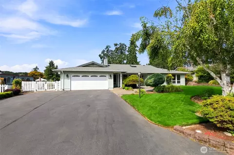 8205 Amber Dr SW, Lakewood, WA 98498