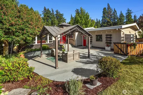 1512 167th Ave SE, Bellevue, WA 98008
