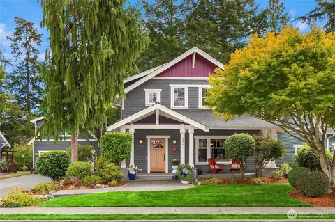 8966 N Town Dr NE, Bainbridge Island, WA 98110