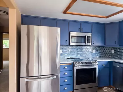 Kitchen - 131 Duke Dr, Sequim, WA 98382 photo 2 of 2