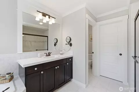 Bath - 14813 99th Pl NE, Bothell, WA 98011 photo 3 of 4
