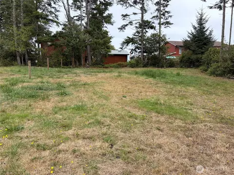 512 Duck Lake Dr SE, Ocean Shores, WA 98569