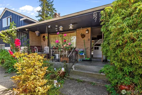 302 115th St E, Tacoma, WA 98445