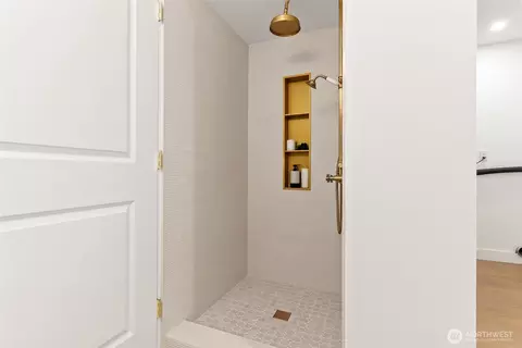 Bath - 25717 SE 398th St, Enumclaw, WA 98022 photo 3 of 3