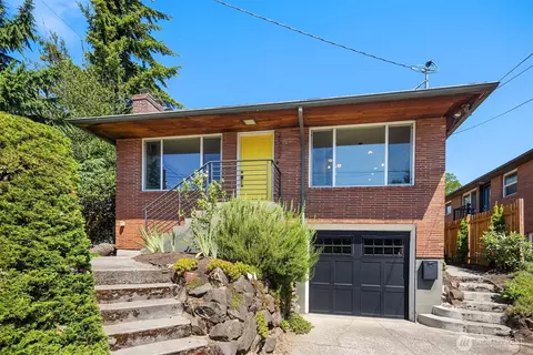 2502 NE 68th St, Seattle, WA 98115