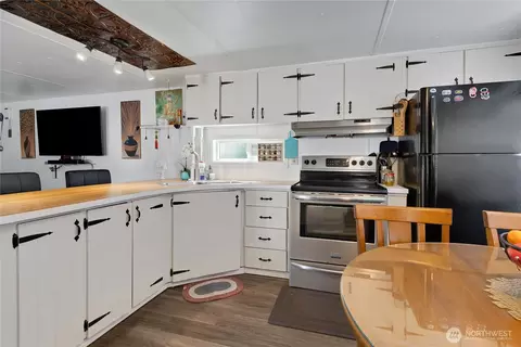Kitchen - 17103 Spanaway Loop Rd S #26, Spanaway, WA 98387 photo 3 of 3