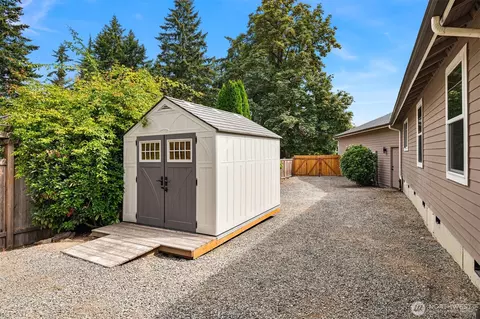 Exterior - 18226 Baldwin Rd, Bothell, WA 98012 photo 5 of 6