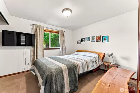 Bedroom - 1442 Loraine St, Enumclaw, WA 98022 photo 2 of 3