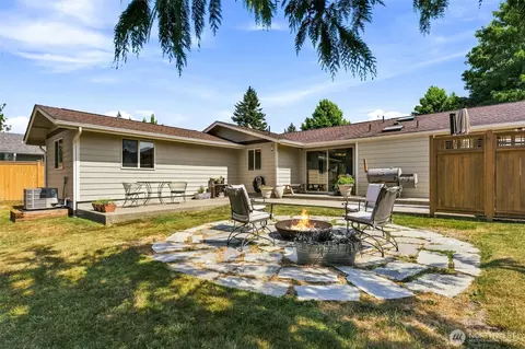 Exterior - 1442 Loraine St, Enumclaw, WA 98022 photo 3 of 9