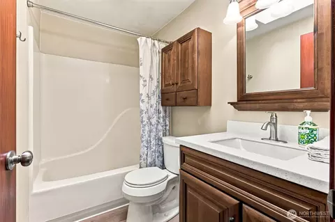 Bath - 1442 Loraine St, Enumclaw, WA 98022 photo 2 of 2