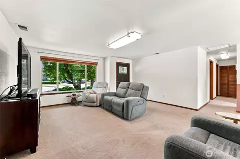 Living - 1442 Loraine St, Enumclaw, WA 98022 photo 1 of 1