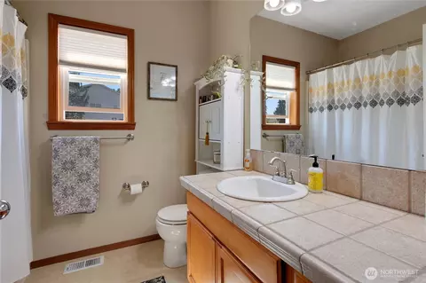 Bath - 13714 143rd Ave E, Orting, WA 98360 photo 3 of 3