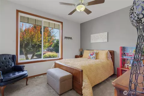 Bedroom - 13714 143rd Ave E, Orting, WA 98360 photo 4 of 4