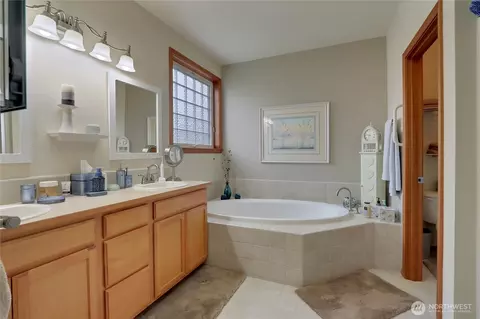 Bath - 13714 143rd Ave E, Orting, WA 98360 photo 1 of 3