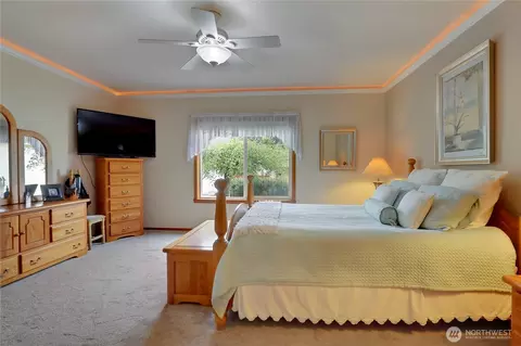 Bedroom - 13714 143rd Ave E, Orting, WA 98360 photo 2 of 4