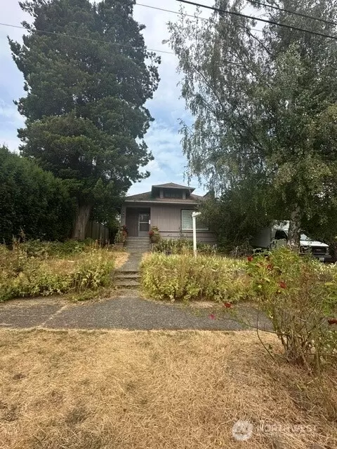 3210 NW 69th St, Seattle, WA 98117