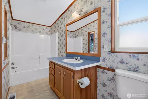 Bath - 23825 15th Ave SE #302, Bothell, WA 98021 photo 1 of 2