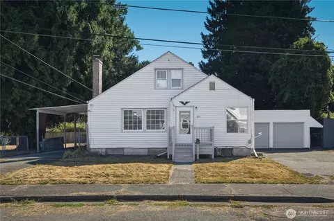 825 8th St NW, Puyallup, WA 98371