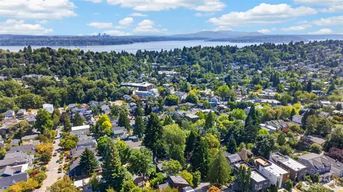 View/Area - 2518 E Roy St, Seattle, WA 98112 photo 1 of 2