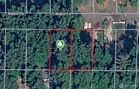 44 Robin Ln, Pacific Beach, WA 98571