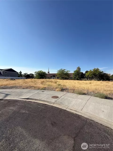 910 W Ted Yao Way, Moses Lake, WA 98837