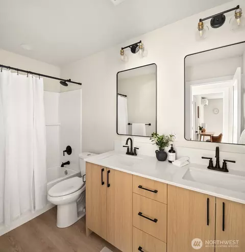 Bath - 5814 Lowell Larimer Rd #D4, Everett, WA 98208 photo 3 of 3