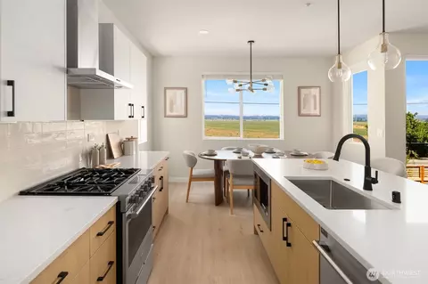 Kitchen - 5814 Lowell Larimer Rd #D4, Everett, WA 98208 photo 3 of 4
