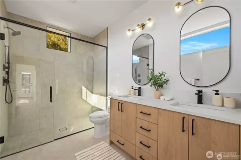 Bath - 5814 Lowell Larimer Road D4, Everett, WA 98208 photo 2 of 3