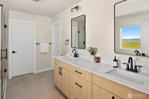 Bath - 5814 Lowell Larimer Rd #D4, Everett, WA 98208 photo 2 of 3