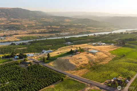 1020 S Van Sickle, East Wenatchee, WA 98802